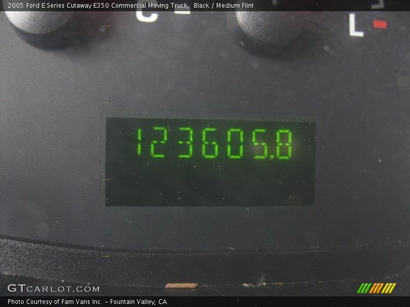 Black / Medium Flint 2005 Ford E Series Cutaway E350 Commercial Moving Truck