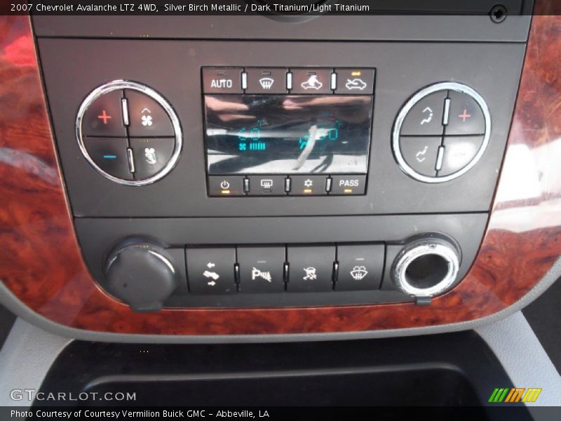 Silver Birch Metallic / Dark Titanium/Light Titanium 2007 Chevrolet Avalanche LTZ 4WD