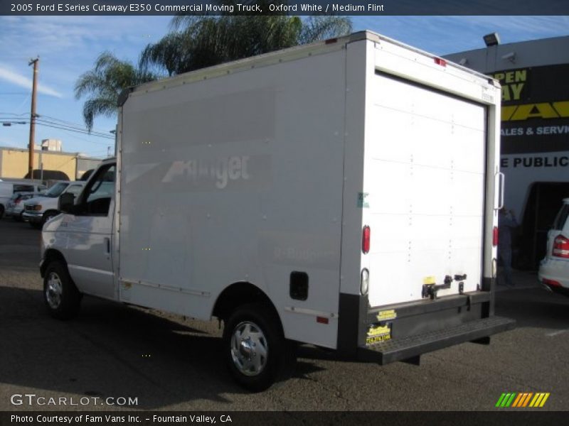 Oxford White / Medium Flint 2005 Ford E Series Cutaway E350 Commercial Moving Truck