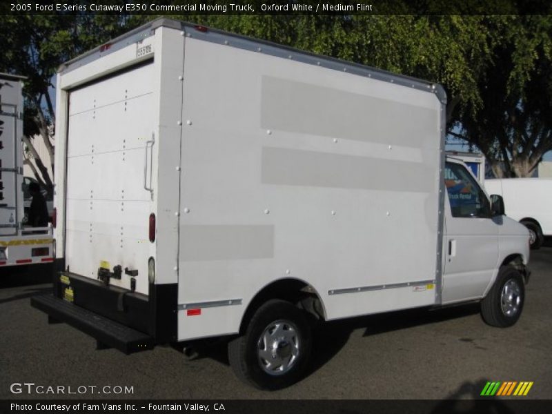 Oxford White / Medium Flint 2005 Ford E Series Cutaway E350 Commercial Moving Truck