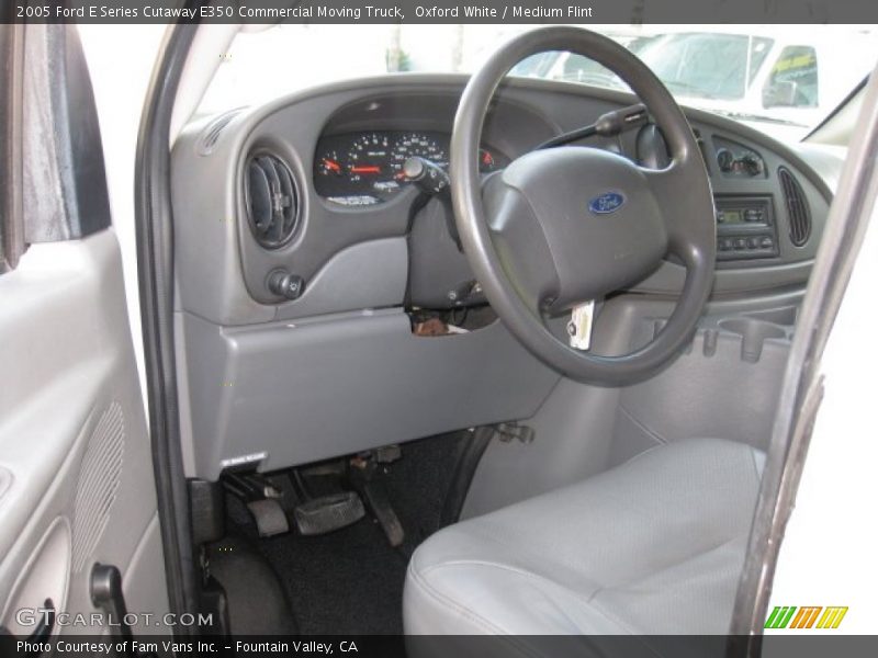 Dashboard of 2005 E Series Cutaway E350 Commercial Moving Truck