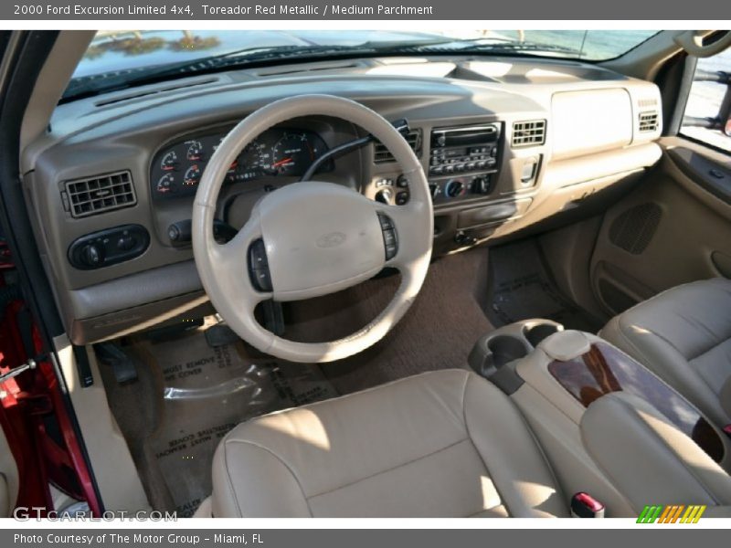 Dashboard of 2000 Excursion Limited 4x4