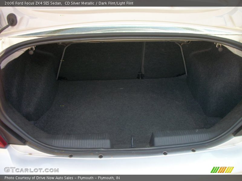 CD Silver Metallic / Dark Flint/Light Flint 2006 Ford Focus ZX4 SES Sedan