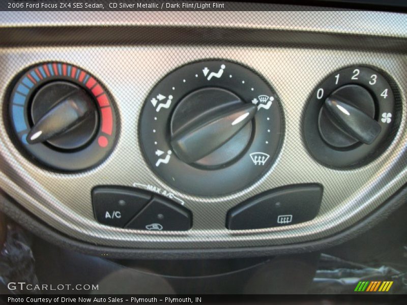CD Silver Metallic / Dark Flint/Light Flint 2006 Ford Focus ZX4 SES Sedan