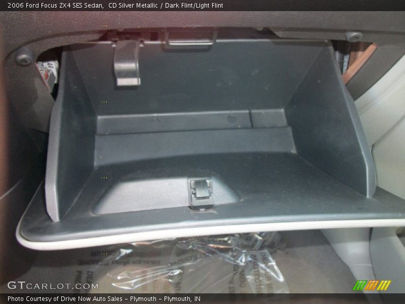 CD Silver Metallic / Dark Flint/Light Flint 2006 Ford Focus ZX4 SES Sedan
