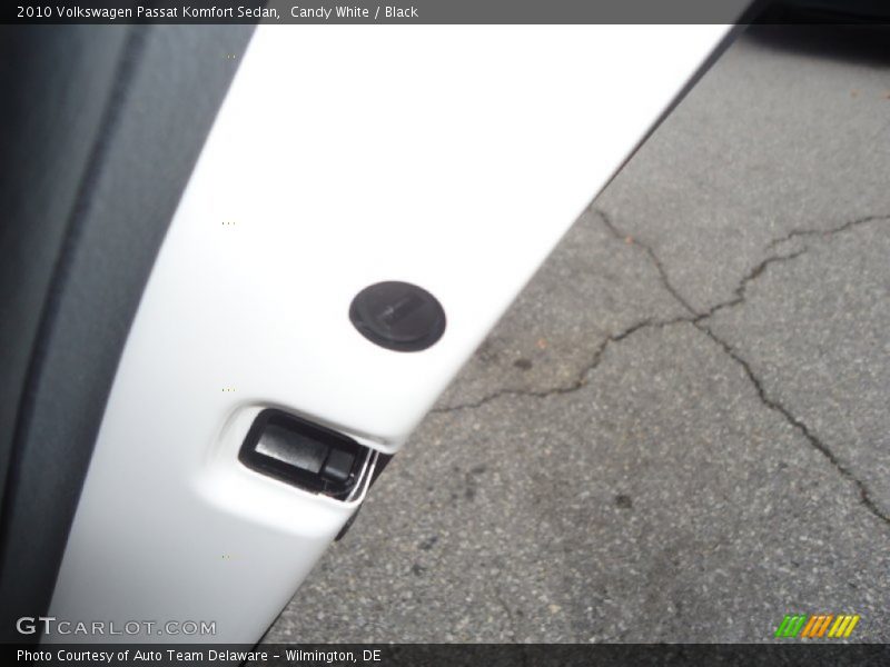 Candy White / Black 2010 Volkswagen Passat Komfort Sedan