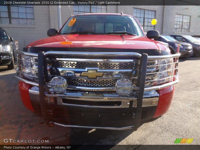 Victory Red / Light Cashmere 2009 Chevrolet Silverado 1500 LS Extended Cab