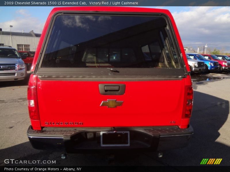 Victory Red / Light Cashmere 2009 Chevrolet Silverado 1500 LS Extended Cab