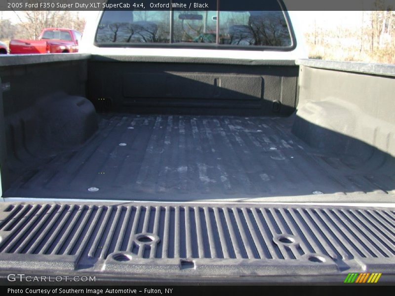 Oxford White / Black 2005 Ford F350 Super Duty XLT SuperCab 4x4