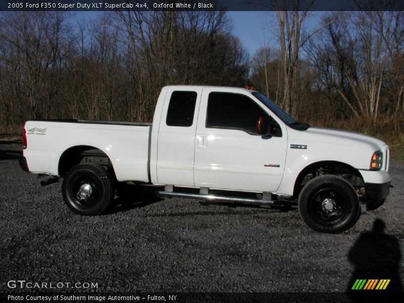 Oxford White / Black 2005 Ford F350 Super Duty XLT SuperCab 4x4