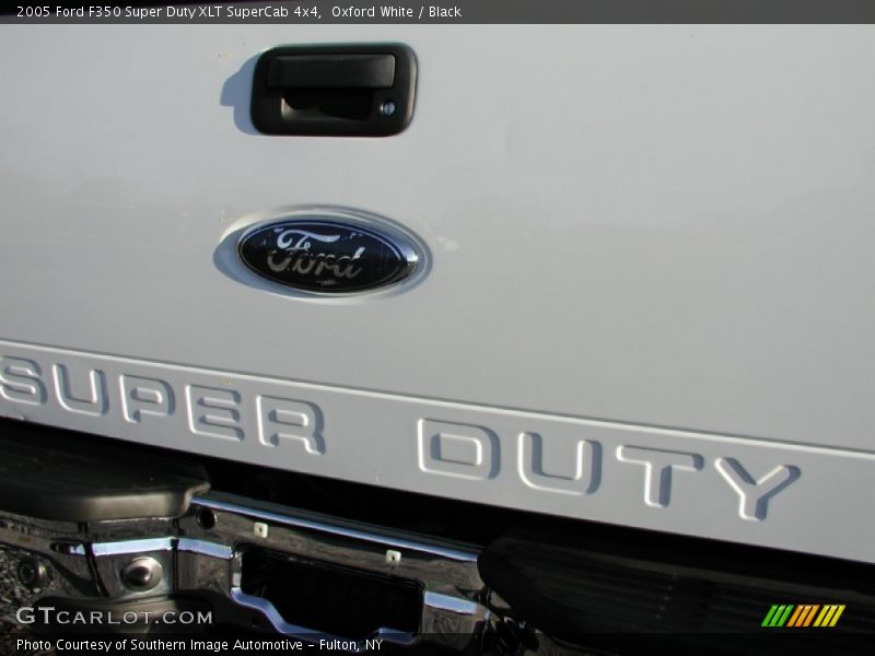 Oxford White / Black 2005 Ford F350 Super Duty XLT SuperCab 4x4