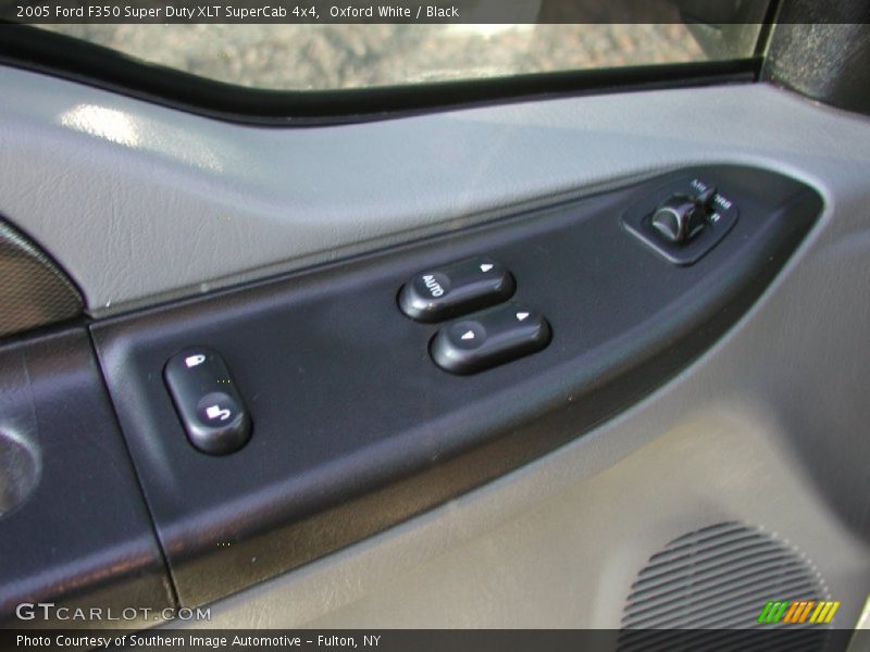 Oxford White / Black 2005 Ford F350 Super Duty XLT SuperCab 4x4