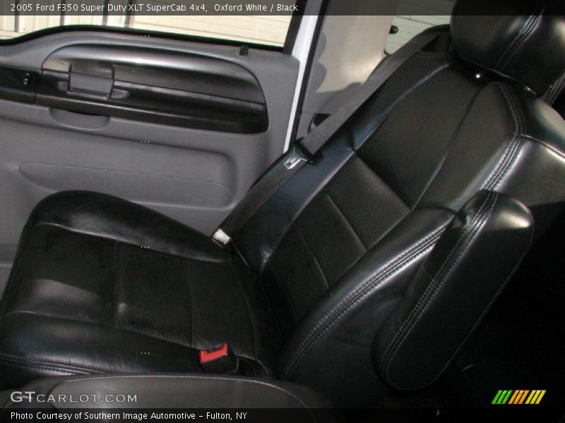Oxford White / Black 2005 Ford F350 Super Duty XLT SuperCab 4x4