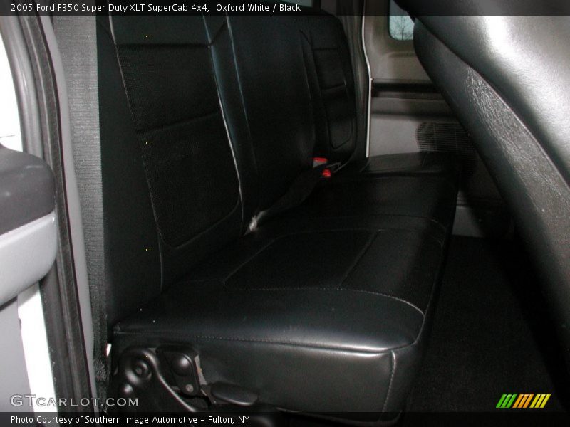 Oxford White / Black 2005 Ford F350 Super Duty XLT SuperCab 4x4