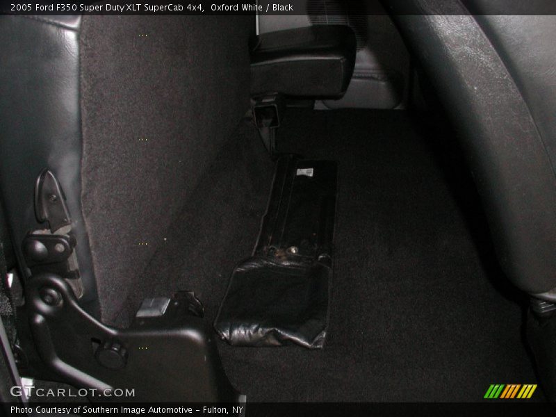 Oxford White / Black 2005 Ford F350 Super Duty XLT SuperCab 4x4
