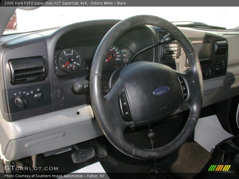 Oxford White / Black 2005 Ford F350 Super Duty XLT SuperCab 4x4