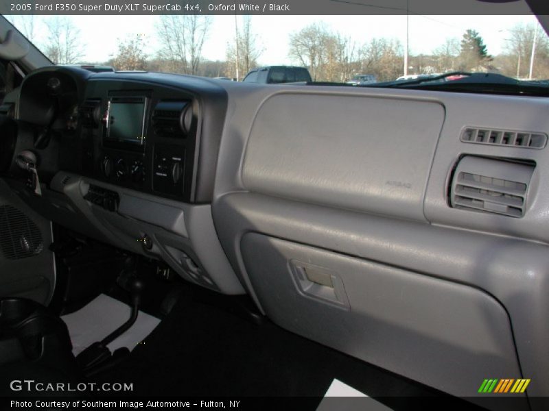 Oxford White / Black 2005 Ford F350 Super Duty XLT SuperCab 4x4