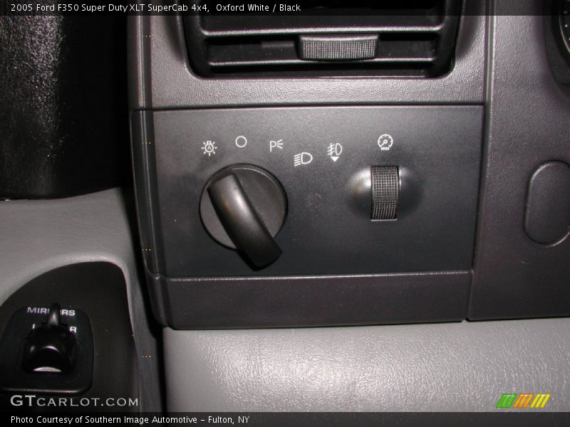 Oxford White / Black 2005 Ford F350 Super Duty XLT SuperCab 4x4