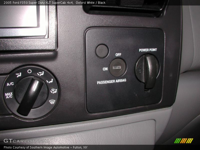 Oxford White / Black 2005 Ford F350 Super Duty XLT SuperCab 4x4