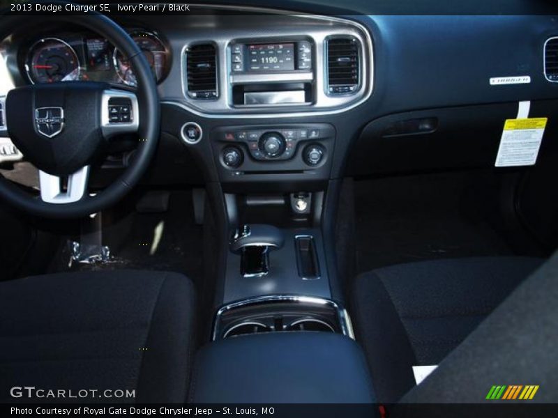 Ivory Pearl / Black 2013 Dodge Charger SE