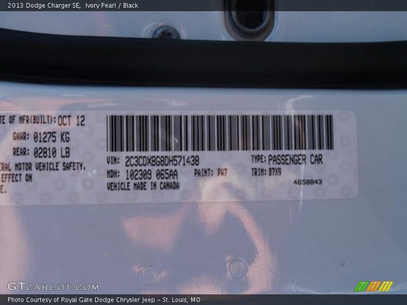 Ivory Pearl / Black 2013 Dodge Charger SE