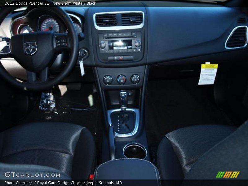 New Bright White / Black 2013 Dodge Avenger SE