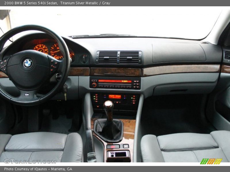 Dashboard of 2000 5 Series 540i Sedan