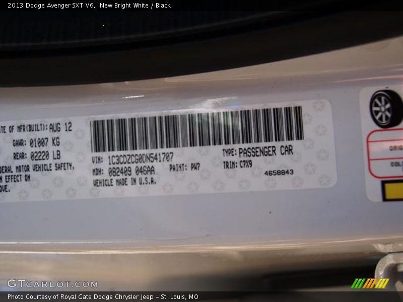 New Bright White / Black 2013 Dodge Avenger SXT V6