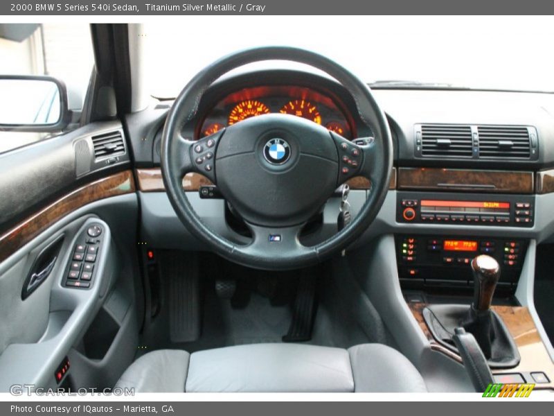 Dashboard of 2000 5 Series 540i Sedan