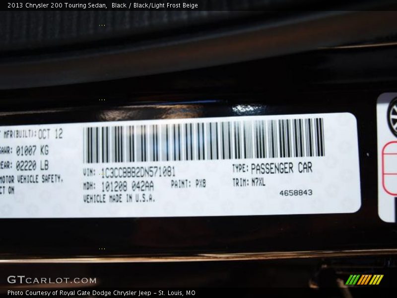 Black / Black/Light Frost Beige 2013 Chrysler 200 Touring Sedan