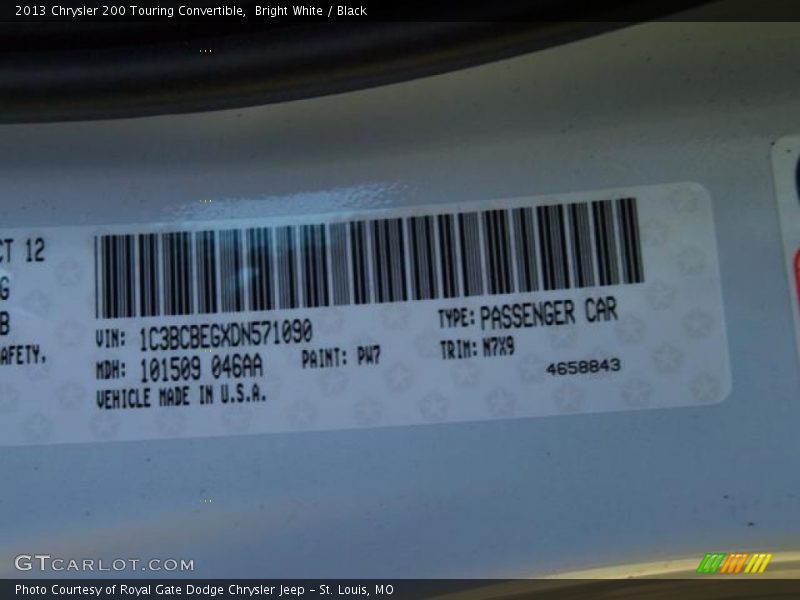 Bright White / Black 2013 Chrysler 200 Touring Convertible