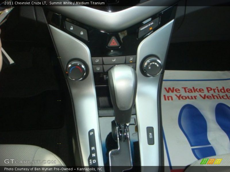 Summit White / Medium Titanium 2011 Chevrolet Cruze LT