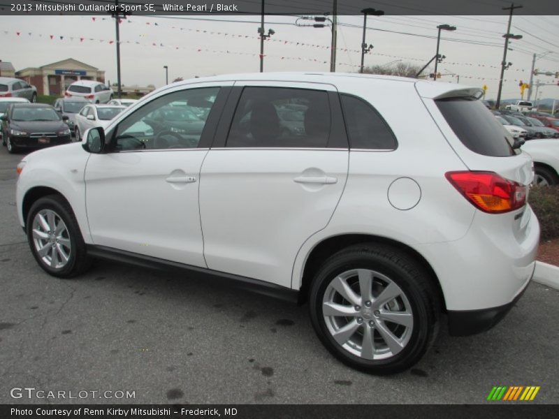 White Pearl / Black 2013 Mitsubishi Outlander Sport SE