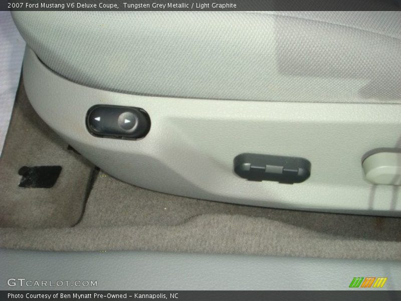 Tungsten Grey Metallic / Light Graphite 2007 Ford Mustang V6 Deluxe Coupe