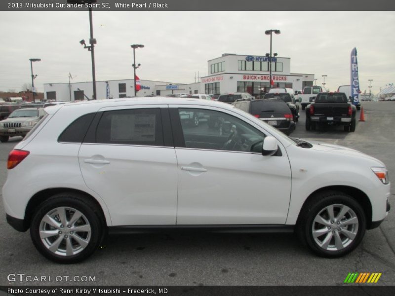 White Pearl / Black 2013 Mitsubishi Outlander Sport SE