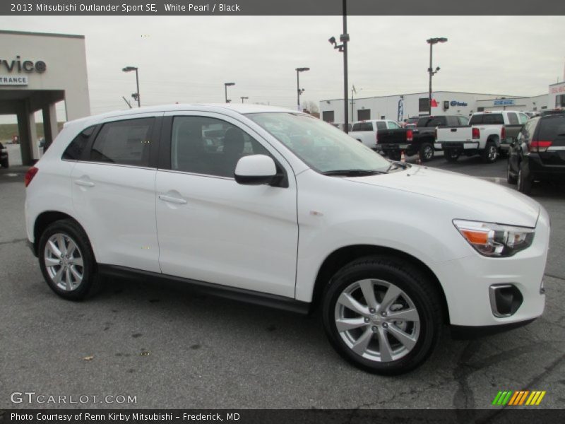 White Pearl / Black 2013 Mitsubishi Outlander Sport SE