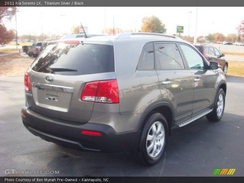 Titanium Silver / Black 2011 Kia Sorento LX