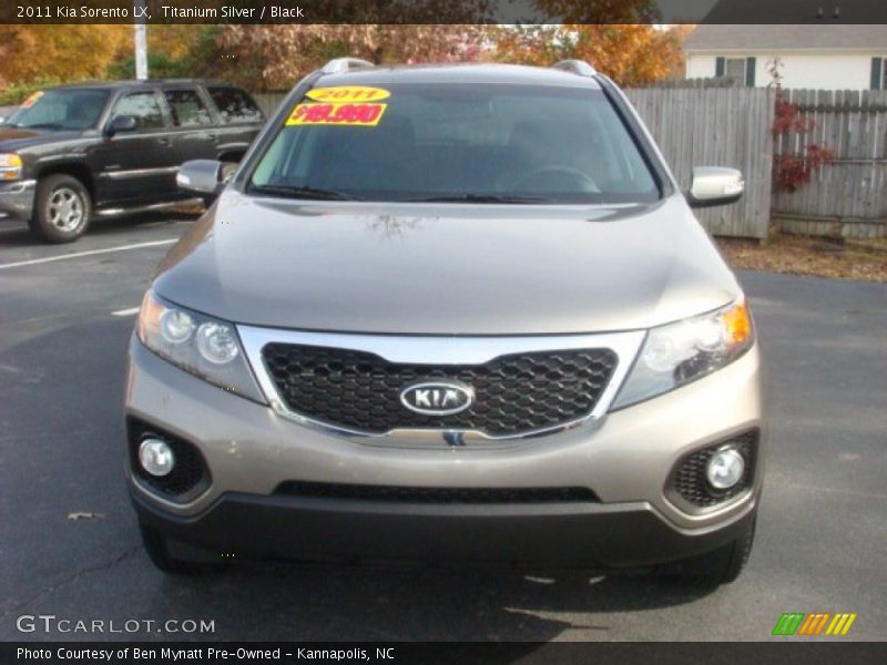 Titanium Silver / Black 2011 Kia Sorento LX