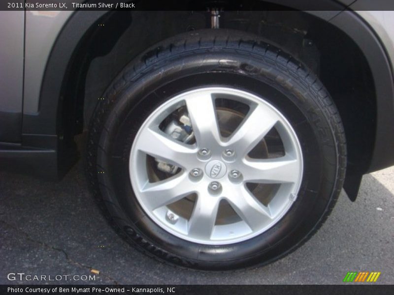 Titanium Silver / Black 2011 Kia Sorento LX