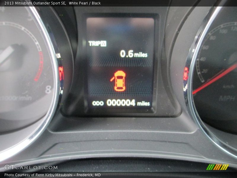 White Pearl / Black 2013 Mitsubishi Outlander Sport SE