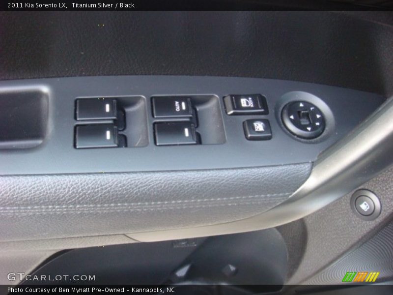 Titanium Silver / Black 2011 Kia Sorento LX