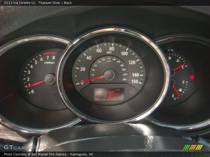 Titanium Silver / Black 2011 Kia Sorento LX