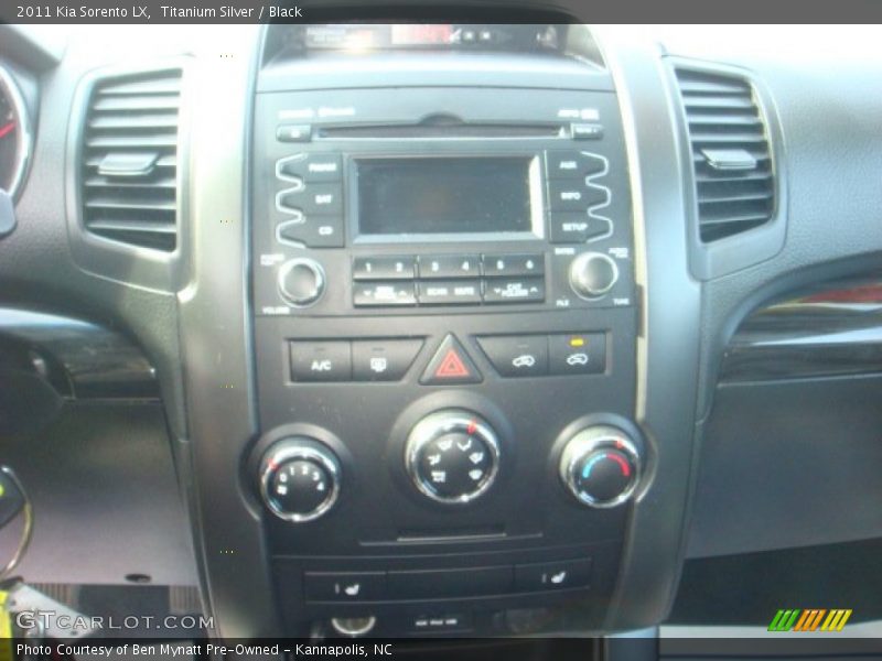 Titanium Silver / Black 2011 Kia Sorento LX