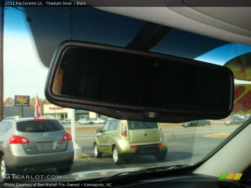 Titanium Silver / Black 2011 Kia Sorento LX
