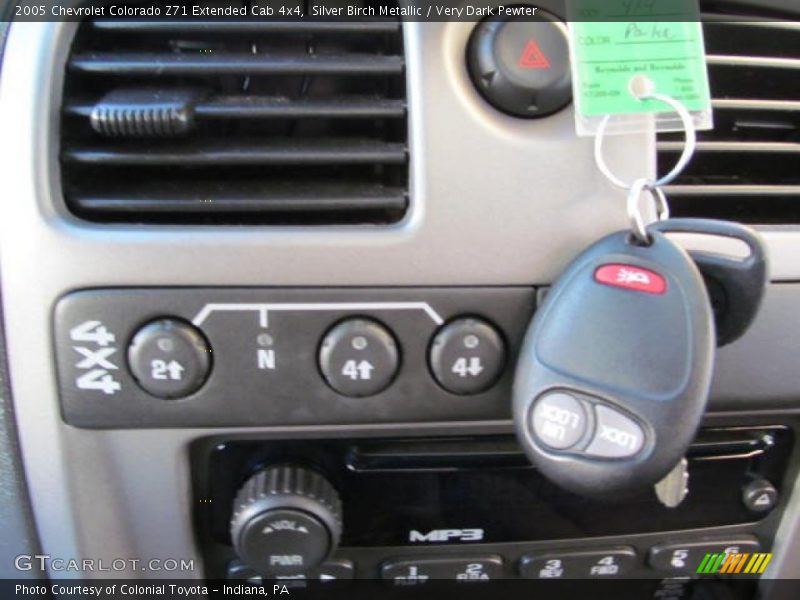 Silver Birch Metallic / Very Dark Pewter 2005 Chevrolet Colorado Z71 Extended Cab 4x4