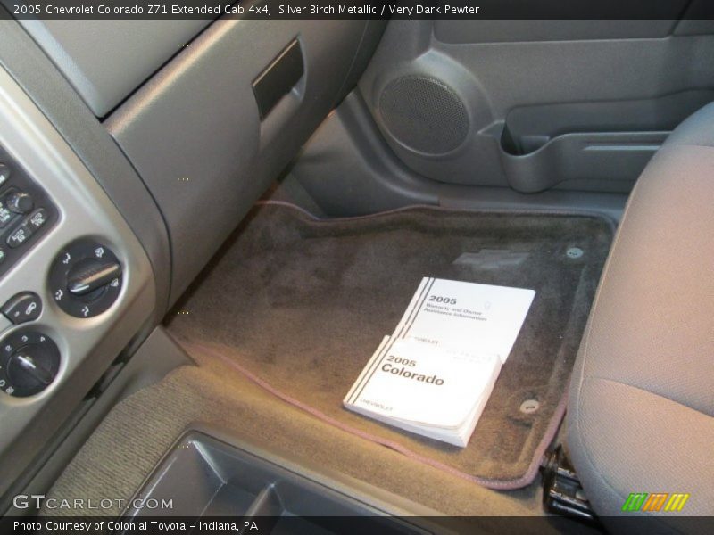 Silver Birch Metallic / Very Dark Pewter 2005 Chevrolet Colorado Z71 Extended Cab 4x4