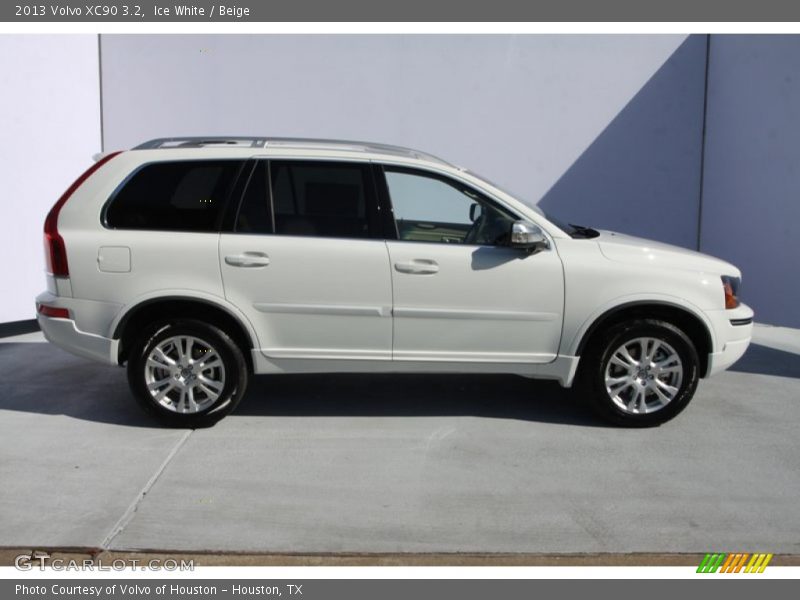 Ice White / Beige 2013 Volvo XC90 3.2