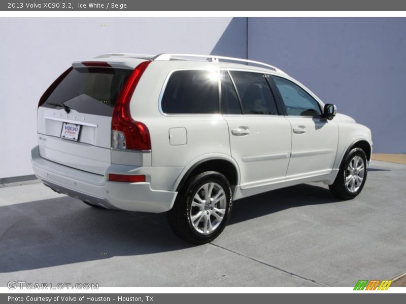 Ice White / Beige 2013 Volvo XC90 3.2