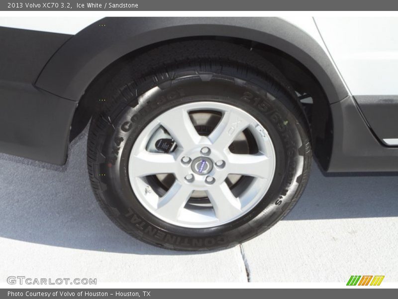 Ice White / Sandstone 2013 Volvo XC70 3.2