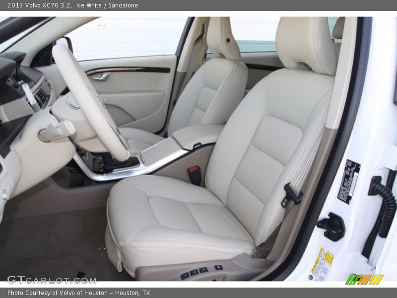 Front Seat of 2013 XC70 3.2